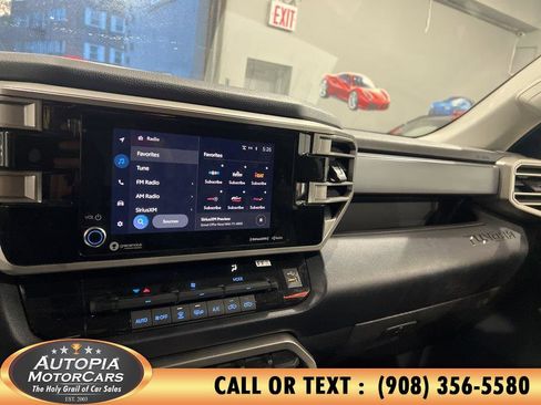 Used 2022 Toyota Tundra SR5 w/ SR5 Convenience Package AWD/4WD image 29