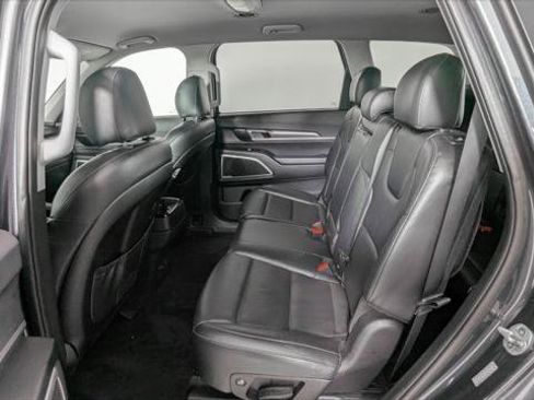 Used 2020 Kia Telluride LX FWD image 17