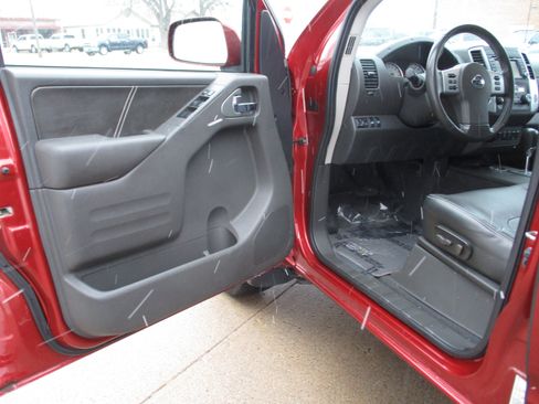 Used 2020 Nissan Frontier PRO-4X image 10