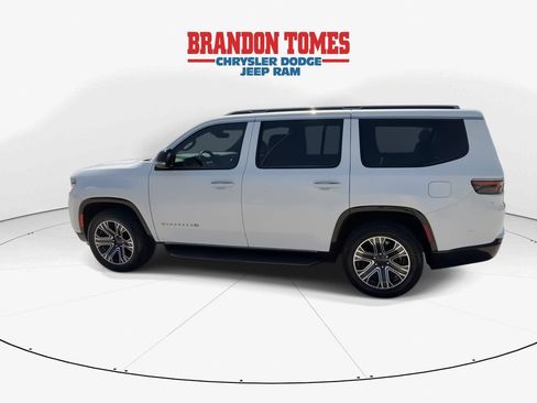 Used 2024 Jeep Wagoneer Series II w/ Flexible Seating Group RWD image 5