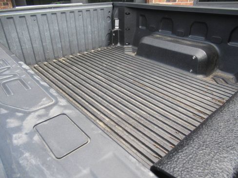 Used 2019 GMC Sierra 1500 SLE w/ SLE Value Package AWD/4WD image 9