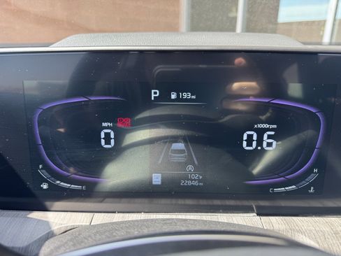 Used 2023 Kia Telluride EX w/ EX Captain's Chair Package image 17