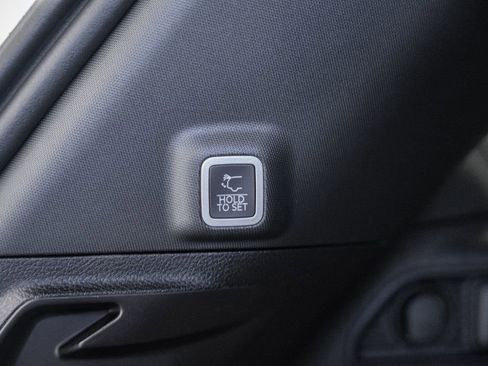 New 2025 Jeep Grand Cherokee Altitude image 10