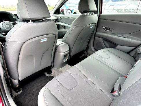 Used 2025 Hyundai Elantra SE w/ Cargo Package image 21