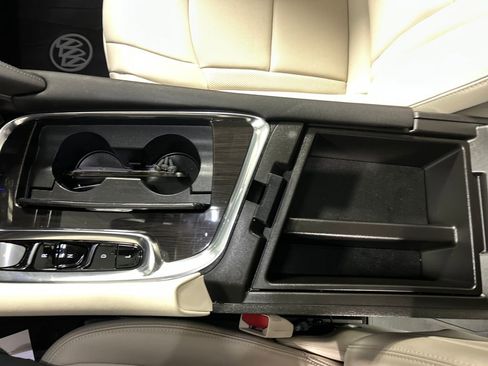 Used 2023 Buick Enclave Essence w/ Experience Buick Package FWD image 21