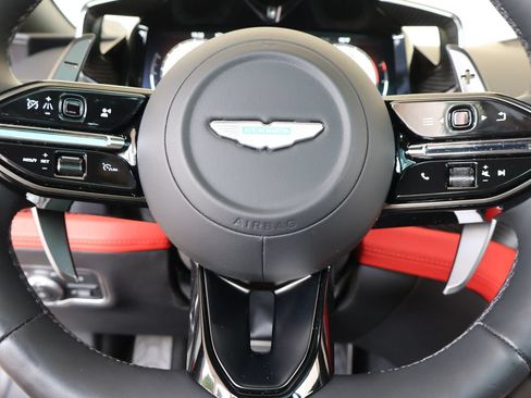 Used 2025 Aston Martin Vanquish RWD image 18