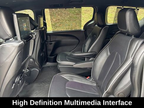 Used 2021 Chrysler Pacifica Limited w/ Uconnect Theater Family Group image 30