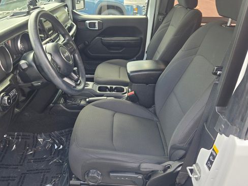 Used 2022 Jeep Wrangler Sport AWD/4WD image 15