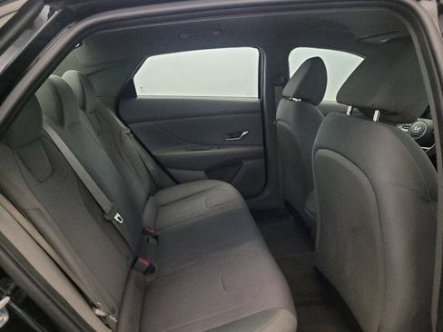 Used 2022 Hyundai Elantra SE w/ Winter Weather Package FWD image 19