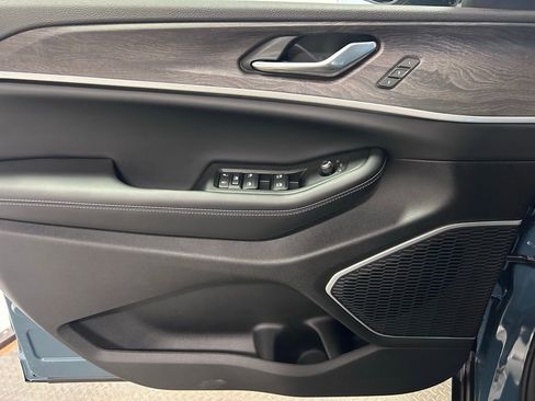 New 2026 Jeep Grand Cherokee L Limited AWD/4WD image 5