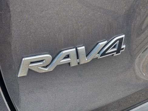 Used 2019 Toyota RAV4 LE w/ Carpet Mat Package image 18