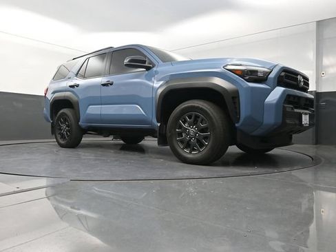 Used 2025 Toyota 4Runner SR5 AWD/4WD image 19