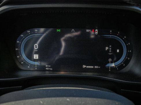 Used 2025 Volvo XC40 B5 Core image 21