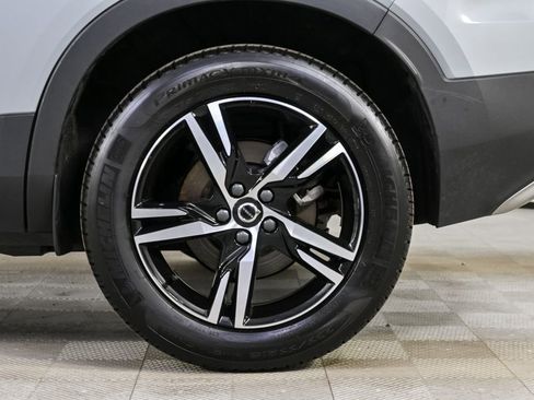 Certified 2025 Volvo XC40 B5 Core image 39