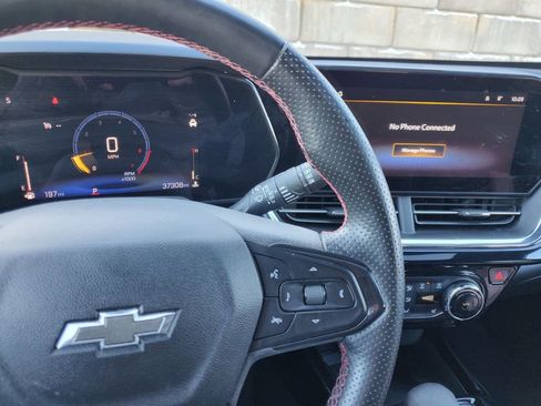 Used 2024 Chevrolet Trax RS w/ Sunroof Package image 23