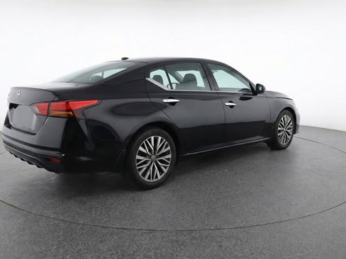 Used 2025 Nissan Altima 2.5 SV FWD image 9