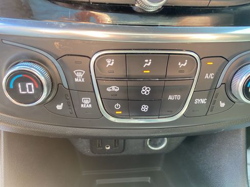 Used 2023 Chevrolet Traverse LT AWD/4WD image 11