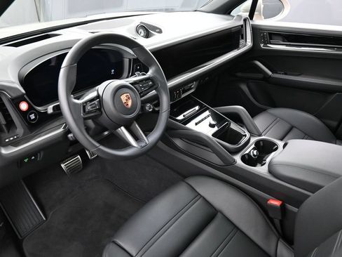 Certified 2026 Porsche Cayenne S AWD/4WD image 4