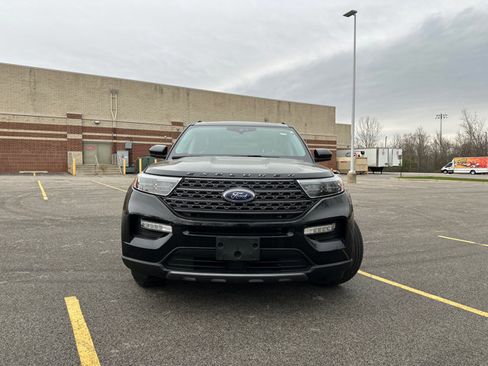 Used 2022 Ford Explorer XLT w/ Equipment Group 202A image 3