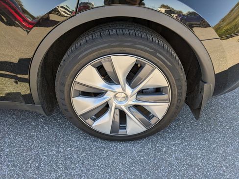 Used 2023 Tesla Model Y Long Range image 33