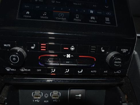 Used 2024 Jeep Grand Cherokee L Laredo image 25