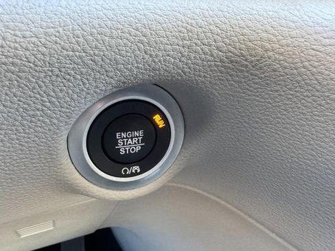 Used 2017 Chrysler Pacifica Limited w/ UConnect Theater Package image 25