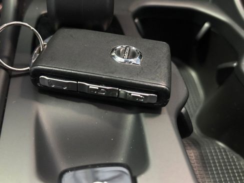 Used 2024 Volvo XC40 B5 Core image 22