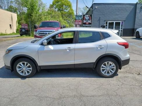 Used 2017 Nissan Rogue Sport S w/ S Appearance Package AWD/4WD image 8