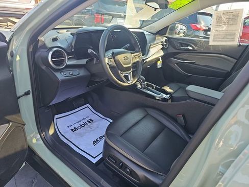 Used 2025 Chevrolet Trax ACTIV w/ Sunroof Package FWD image 10