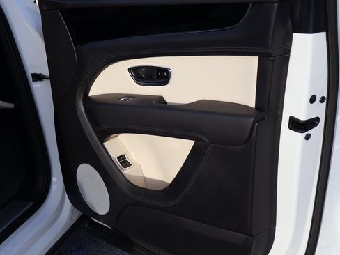 Used 2023 Bentley Bentayga Extended Wheelbase image 13