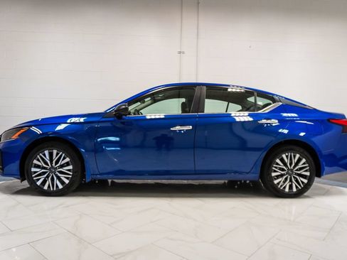 Used 2025 Nissan Altima 2.5 SV AWD/4WD image 33