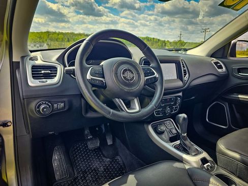Used 2018 Jeep Compass Latitude w/ Popular Equipment Group AWD/4WD image 12