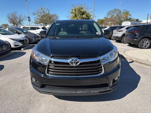 Used 2016 Toyota Highlander XLE image 2
