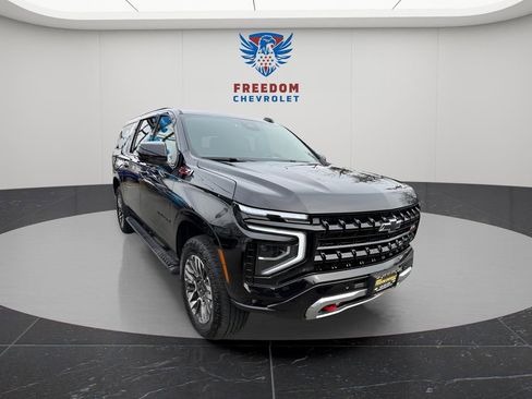 Used 2025 Chevrolet Suburban Z71 image 7