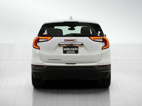 Used 2024 GMC Terrain SLE image 4