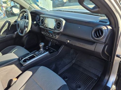 Used 2023 Toyota Tacoma TRD Off-Road image 9