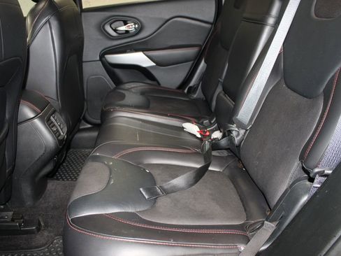 Used 2017 Jeep Cherokee Trailhawk w/ Comfort/Convenience Group image 22