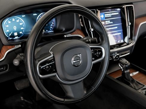 Used 2020 Volvo S60 T5 Momentum image 15