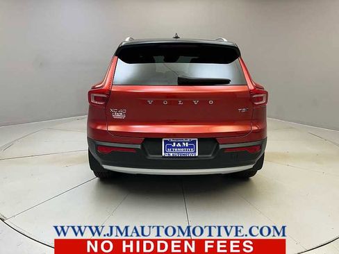 Used 2019 Volvo XC40 T5 Momentum image 4