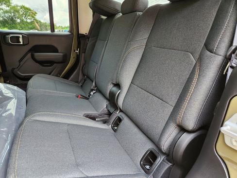 New 2025 Jeep Gladiator Willys image 9