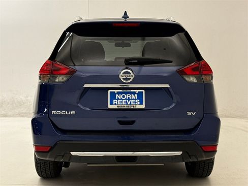 Used 2017 Nissan Rogue SV image 9