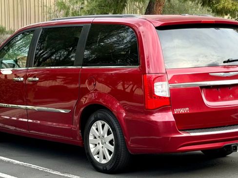 Used 2014 Chrysler Town & Country Touring w/ Trailer Tow Group image 6