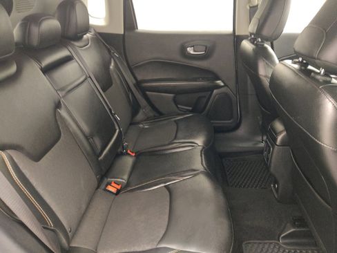 Used 2018 Jeep Compass Latitude w/ Cold Weather Group AWD/4WD image 19