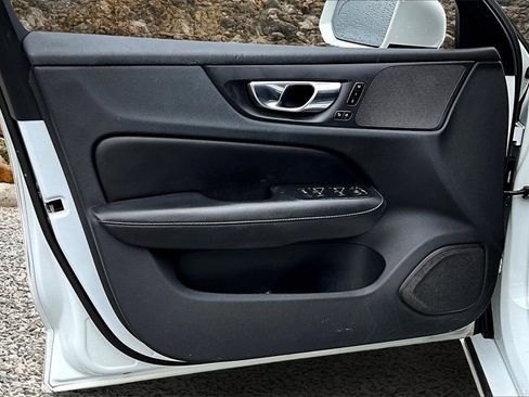 Used 2020 Volvo S60 T6 Momentum image 20