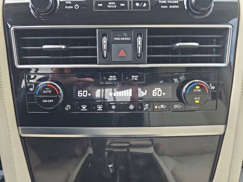 Used 2022 INFINITI QX80 Luxe w/ All-Season Package AWD/4WD image 27