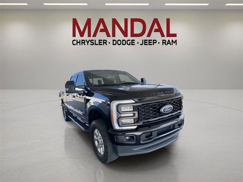 Used 2023 Ford F250 Lariat w/ Sport Appearance Package image 4