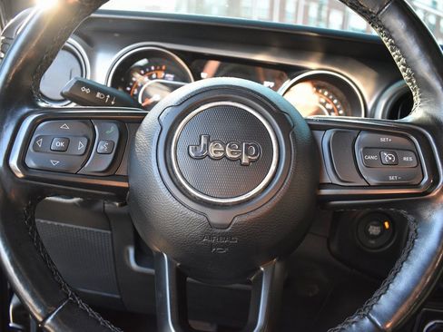 Used 2022 Jeep Gladiator Willys image 15