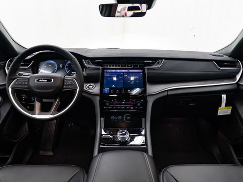 New 2025 Jeep Grand Cherokee L Limited w/ Trailer Tow Package image 10