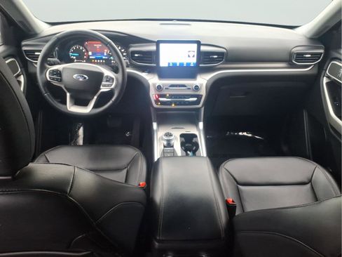 Used 2022 Ford Explorer XLT w/ Equipment Group 202A image 11