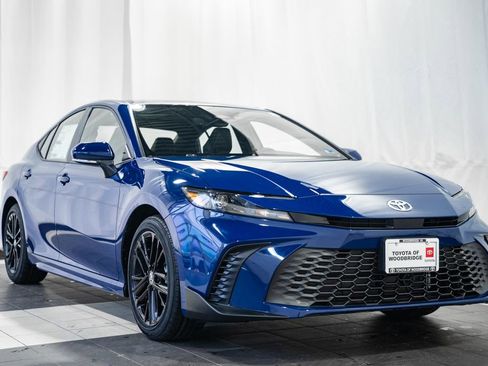 New 2026 Toyota Camry SE image 1